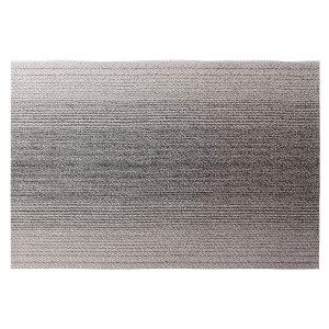 Szary obrus o delikatnej strukturze.