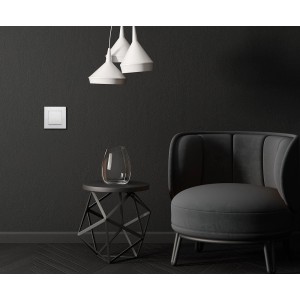 Biały włącznik światła t.b.t. na ciemnej ścianie w salonie.