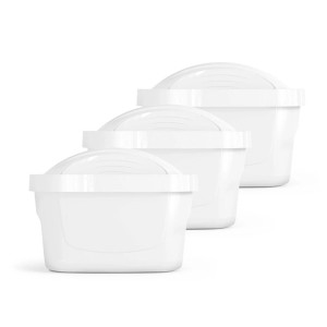 Trzy białe akcesoria kuchenne t.b.t. w różnych rozmiarach.