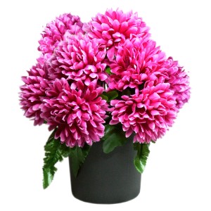 Dekoracyjne różowe sztuczne kwiaty w doniczce do dekoracji ogrodu.