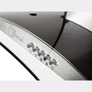 Zbliżenie okapu kuchennego z pokrętłami sterującymi.