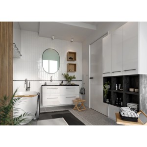 Nowoczesna łazienka z białą szafką umywalkową, lustrem i drewnianymi półkami ściennymi.