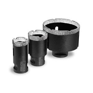 Zestaw trzech wierteł koronowych o różnych rozmiarach do precyzyjnych otworów.