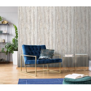 Tapeta dekoracyjna t.b.t. z efektem marmuru w salonie.