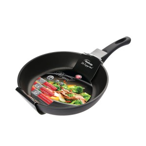 Czarna patelnia z kategorii Garnki i patelnie.