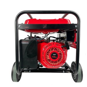 Czerwony agregat prądotwórczy t.b.t. z czarną ramą i kołami.