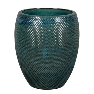 Niebieska doniczka t.b.t. ze wzorem w romby do użytku wewnątrz i na zewnątrz.