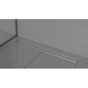 Odpływ liniowy prysznicowy t.b.t. ze stali nierdzewnej w nowoczesnej łazience z szarymi płytkami.