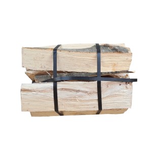 Drewno kominkowe w wiązce, paliwo do kominka i pieca.