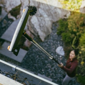 Fiskars Szczotka do rynien OneClik zestaw