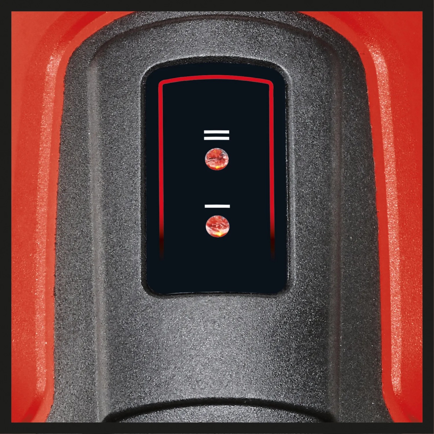 Zbliżenie na wyświetlacz LED opalarki akumulatorowej Einhell Power X-Change TE-HA 18 Li Solo.