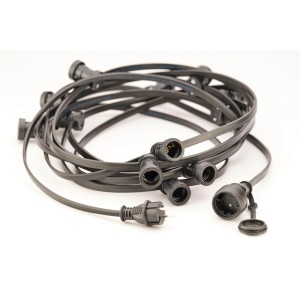 Czarny łańcuch świetlny t.b.t. na zewnątrz z oprawkami i wtyczką.