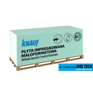 Stos zielonych impregnowanych płyt kartonowo-gipsowych Knauf na palecie.