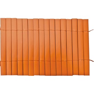 Pomarańczowa mata ogrodzeniowa t.b.t., widok szczegółowy.