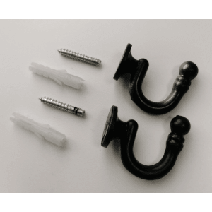 Zestaw haczyków do karniszy t.b.t. ze śrubami i kołkami do montażu.