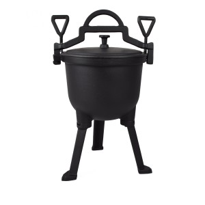 Czarny kocioł grillowy na trzech nogach z pokrywą i uchwytami.