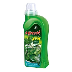 Zielona butelka nawozu płynnego t.b.t. do roślin doniczkowych i balkonowych.