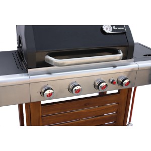 Grill gazowy z elementami ze stali nierdzewnej i drewnianą obudową.
