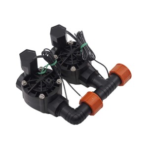 t.b.t. do nawadniania podziemnego, czarne zawory z pomarańczowymi złączkami.