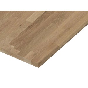 Jasny drewniany blat kuchenny, zbliżenie na powierzchnię.