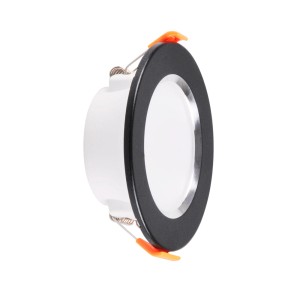 Oprawa LED t.b.t. do wbudowania z czarną ramką, widok z boku.