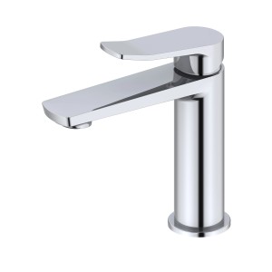 Nowoczesna, chromowana bateria umywalkowa do łazienki.