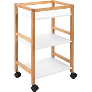 Zestaw mebli łazienkowych t.b.t. z kółkami, bambusem i białymi półkami.