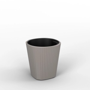 Doniczka t.b.t. w kolorze beżowym z żebrowaną powierzchnią.