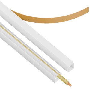 Biały kanał kablowy z kablem i pokrywą. Idealny do układania kabli.