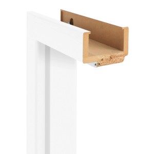 Biała ościeżnica drzwiowa t.b.t. - detal, widoczna struktura drewna.