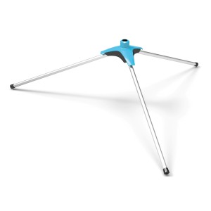 Pistolet ogrodowy t.b.t. z niebieskim uchwytem i srebrnymi nogami.