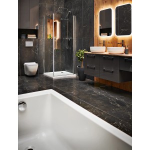 Nowoczesna łazienka z wiszącą miską WC t.b.t., prysznicem i umywalką.