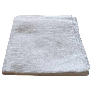 Złożona biała ściereczka do czyszczenia. Kategoria: Artykuły do sprzątania.