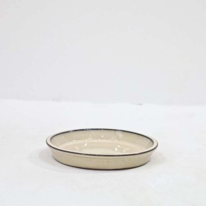 Jasna, okrągła podstawka t.b.t. Prosty design do doniczek i roślin.