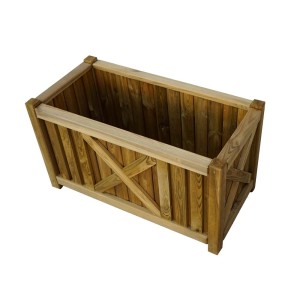 Rustykalna drewniana skrzynka na kwiaty do ogrodu i na patio.