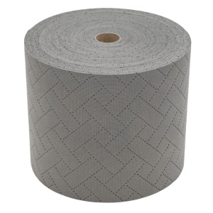 Szara mata ogrodzeniowa t.b.t. na rolce ze wzorem w jodełkę.