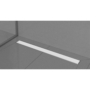 Odwodnienie liniowe t.b.t. ze stali nierdzewnej w nowoczesnej łazience.