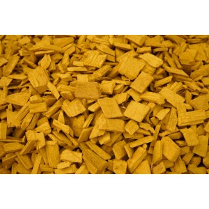 Żółte zrębki dekoracyjne t.b.t. do ogrodu i na rabaty.