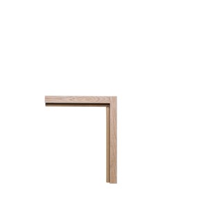 Ościeżnica drzwiowa t.b.t. z jasnego drewna, zbliżenie.