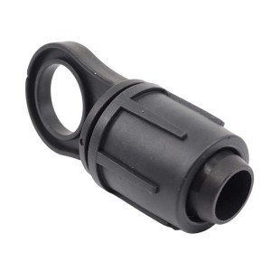 Czarny łącznik do podziemnych systemów nawadniania.