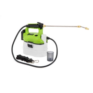 Zielony opryskiwacz akumulatorowy do ogrodu i pielęgnacji roślin.