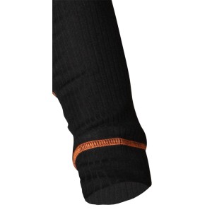 Zbliżenie: Czarna odzież robocza z brązowymi szwami.