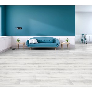 Jasna podłoga PCV w salonie. Dekoracyjna podłoga dla pięknego domu.