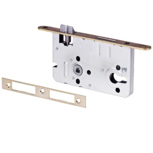 Zamek do drzwi t.b.t. ze złotą blaszką zaczepową do drzwi wewnętrznych.