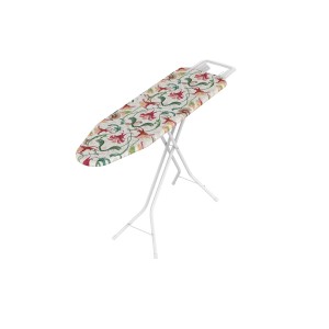 Deska do prasowania z kwiatowym pokrowcem i białym stelażem.