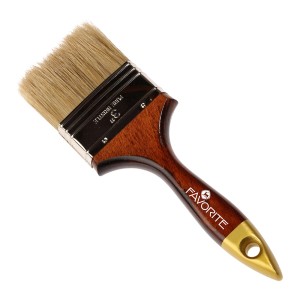 Pędzel z drewnianą rączką i jasnym włosiem. Idealny do malowania i lakierowania.