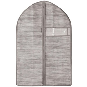Szary pokrowiec na ubrania z zamkiem i okienkiem do organizacji szafy.