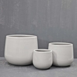 Zestaw trzech białych, okrągłych doniczek t.b.t.