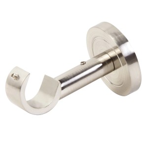 Metalowy uchwyt karnisza do zasłon.