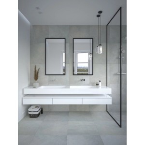 Nowoczesna łazienka z dwoma lustrami i lampą wiszącą t.b.t. Lustra.